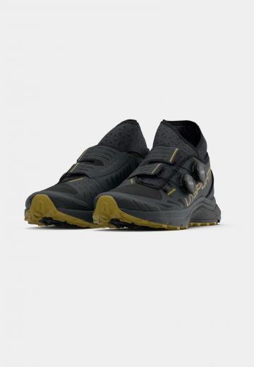 Походные кроссовки