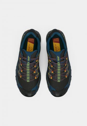 Походные кроссовки