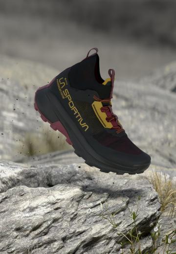 Походные кроссовки