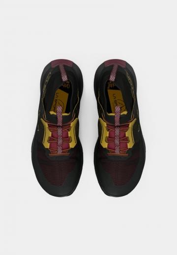 Походные кроссовки