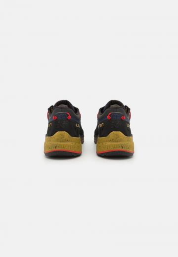 Походные кроссовки