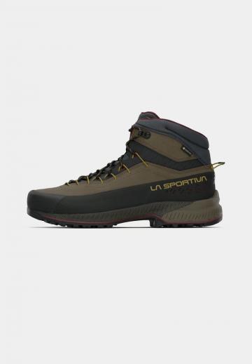 Походные ботинки