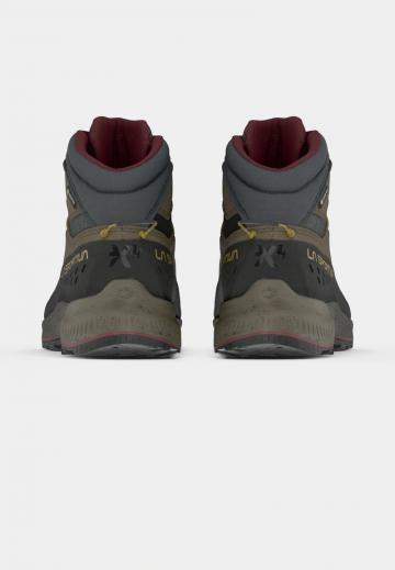 Походные ботинки