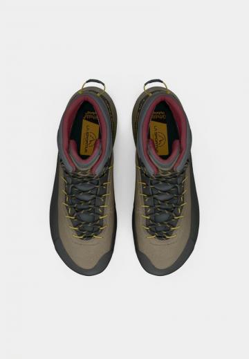 Походные ботинки