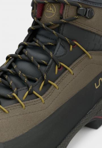 Походные ботинки