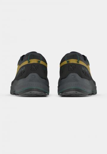 Походные кроссовки