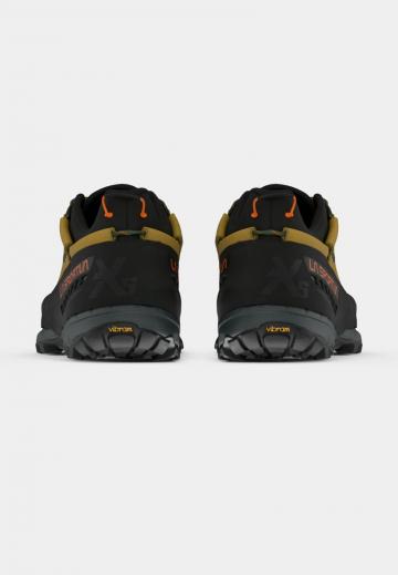 Походные кроссовки