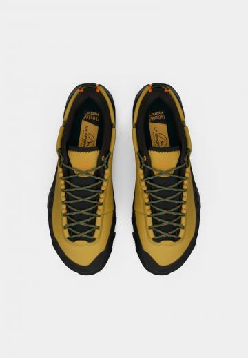 Походные кроссовки