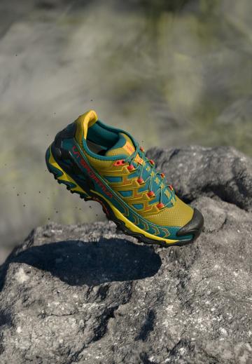 Походные кроссовки