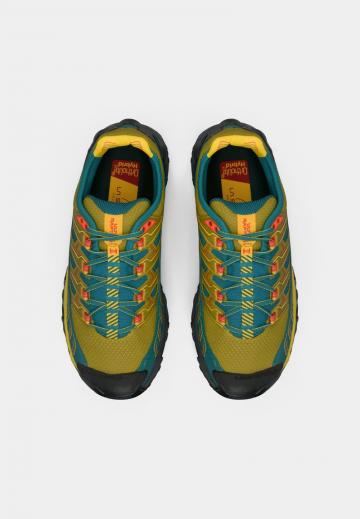 Походные кроссовки