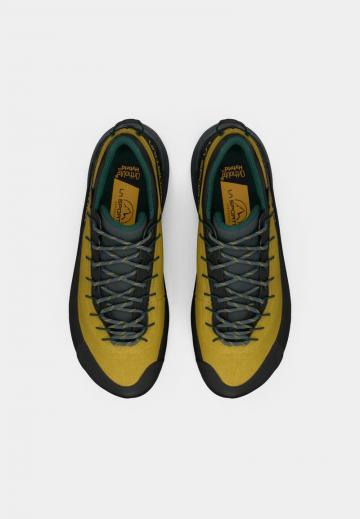 Походные кроссовки