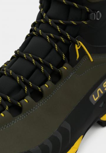 Походные ботинки