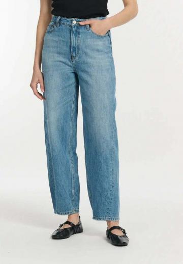 Свободные джинсы