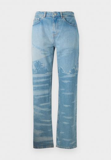 Прямые джинсы