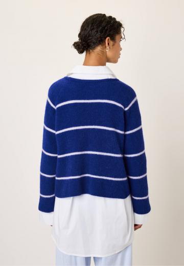 Пуловер в полоску
