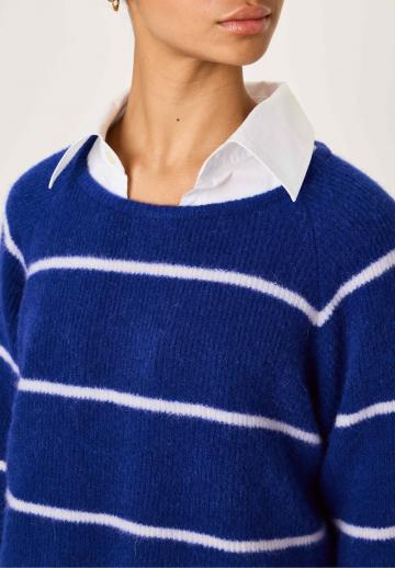 Пуловер в полоску