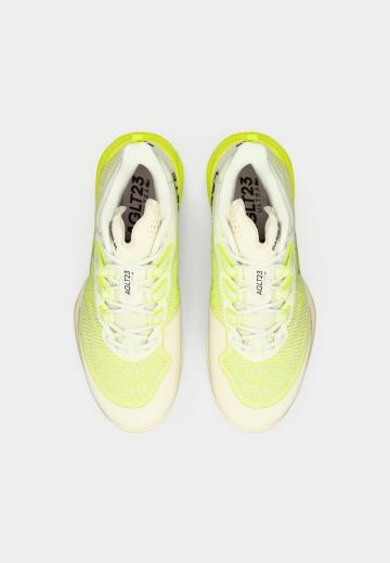 Теннисные кроссовки