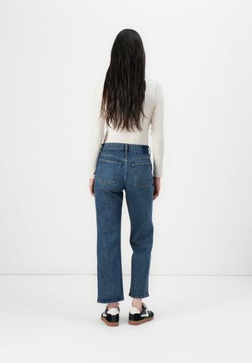 Прямые джинсы