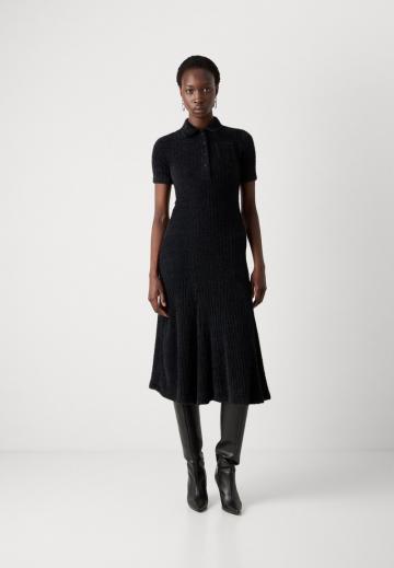 Вязаное платье