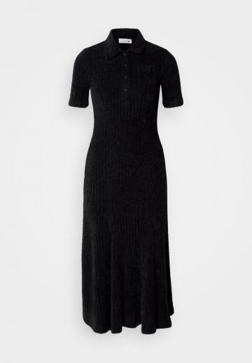 Вязаное платье