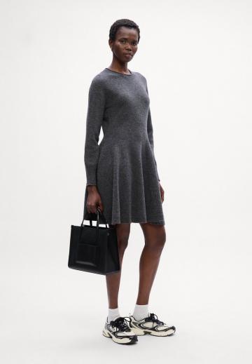 Вязаное платье