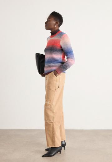 Пуловер в полоску