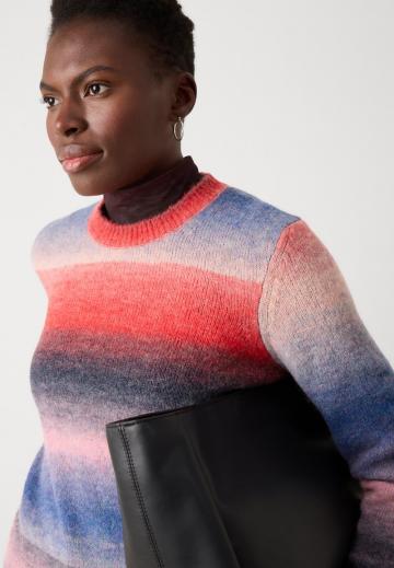 Пуловер в полоску