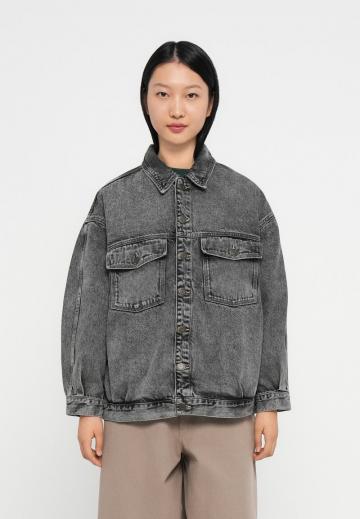 Джинсовая куртка