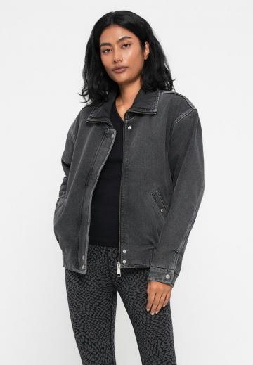 Джинсовая куртка