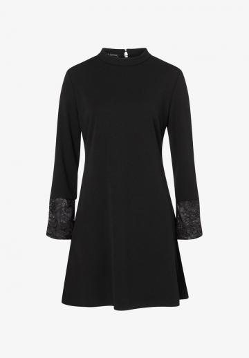 Короткое платье