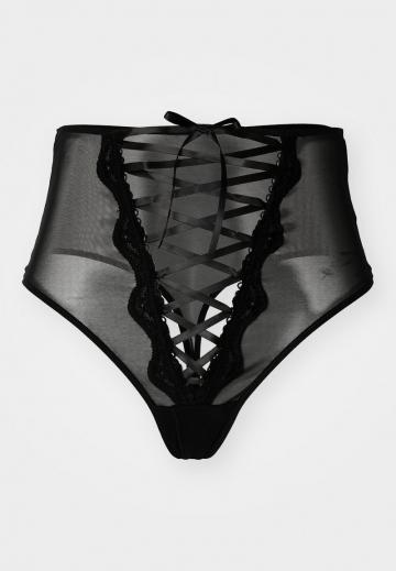 Трусы на бедрах