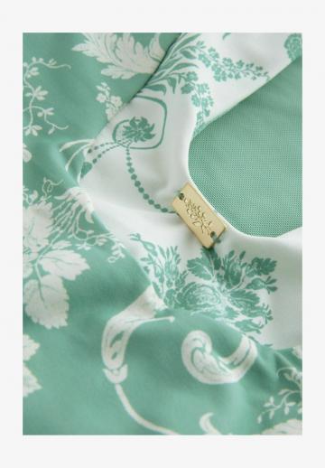 Слитный купальник