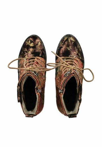 Ботинки на шнуровке