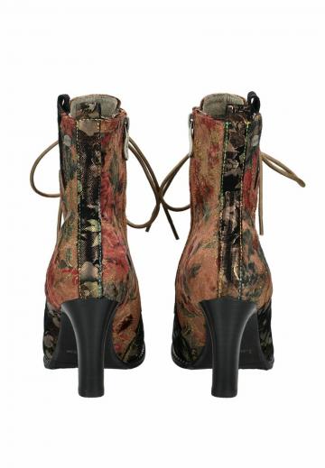 Ботинки на шнуровке