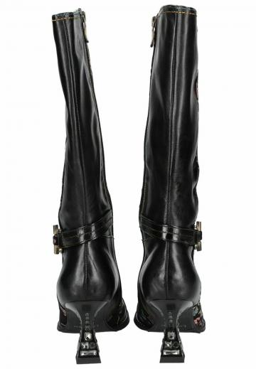 Высокие сапоги