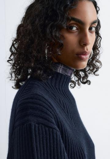 Вязаное платье