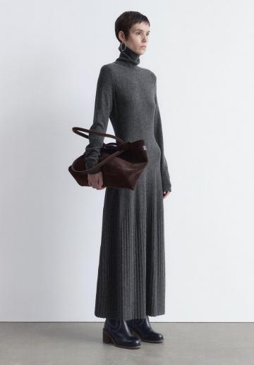 Вязаное платье