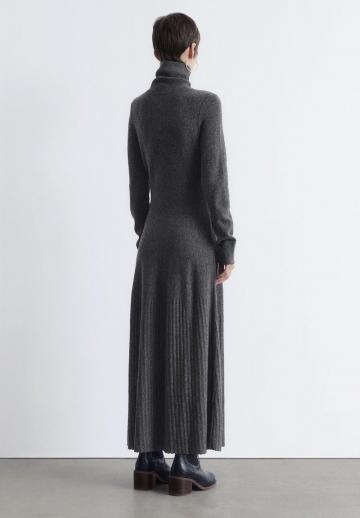 Вязаное платье