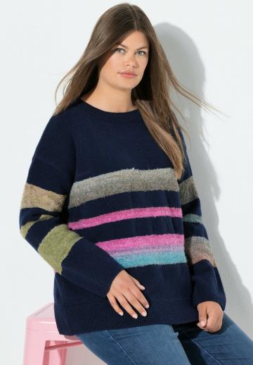 Пуловер в полоску
