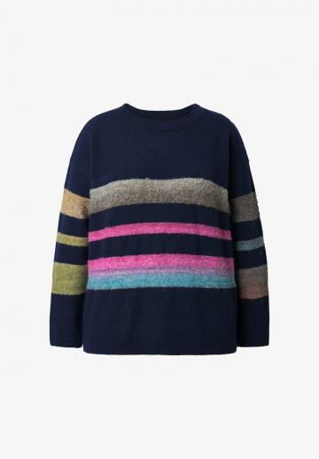 Пуловер в полоску