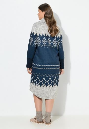 Вязаное платье