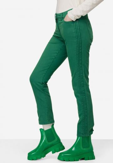 Короткие джинсы