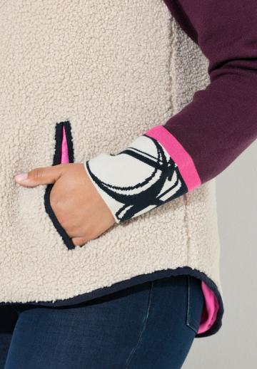 Длинный жилет