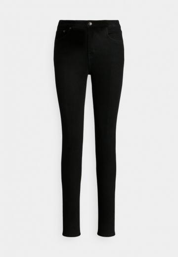 Узкие джинсы