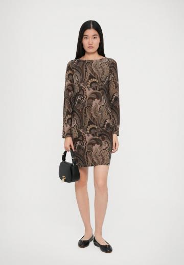 Короткое платье