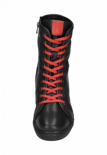 Ботинки на шнуровке