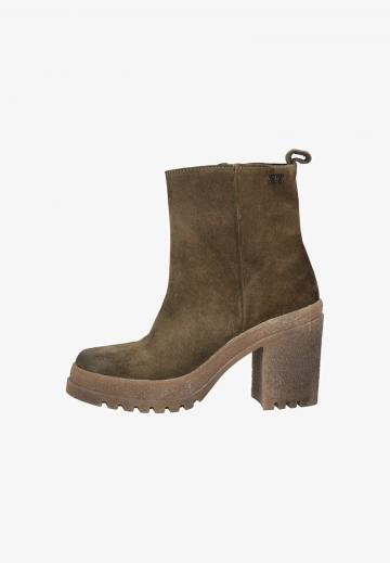 Полусапожки на высоком каблуке