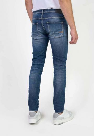 Узкие джинсы