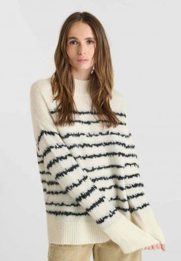 Пуловер в полоску