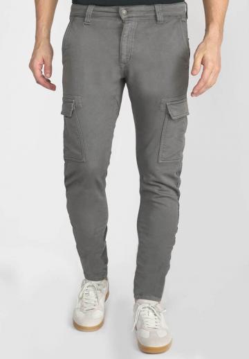 Брюки с накладными карманами